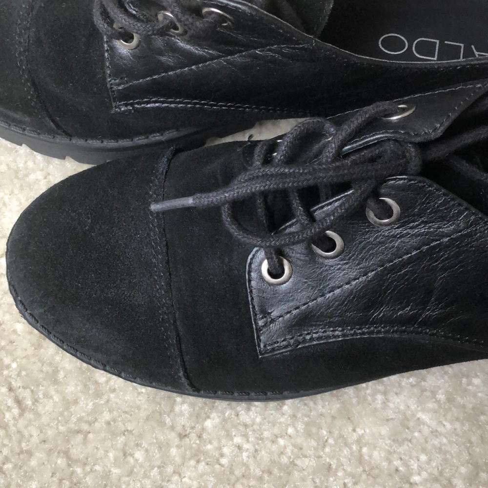 Shoes - Picture 5 of 7